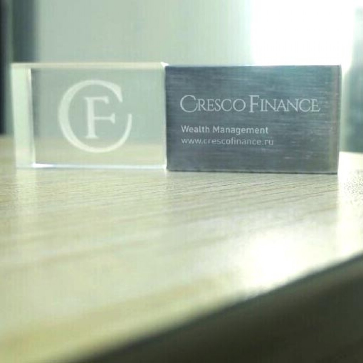 Флешка светящаяся с объемным 3D логотипом "Cresco Finance"